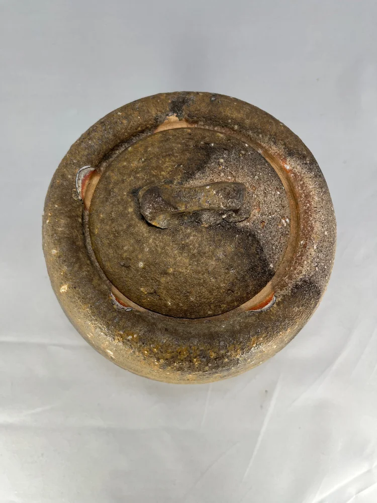 Shigaraki MIzusashi by Kanzaki Shiho (1942 - 2018) — CeramicARTyson